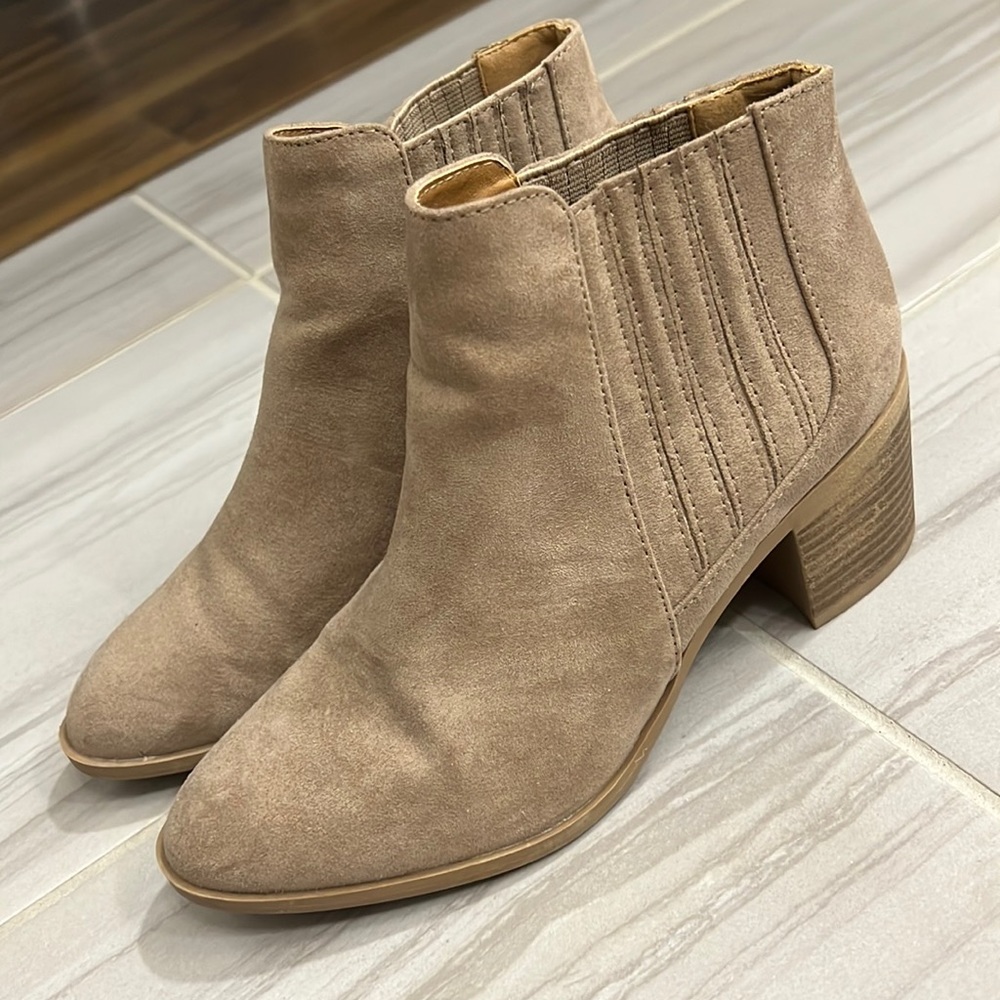 Qupid booties tan